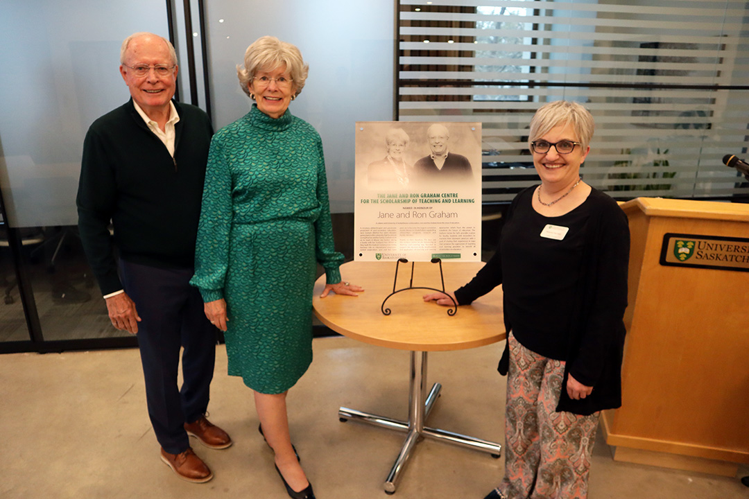 Photo: Ron and Jane Graham with Dr. Melanie Hamilton, director of the Jane and Ron Graham Centre for the Scholarship of Teaching and Learning from the original article by Meagan Hinther.